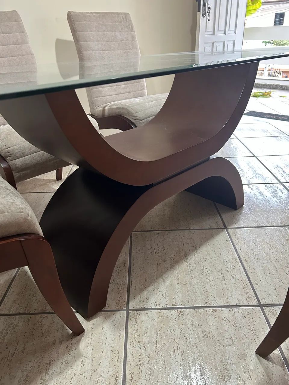 Mesa de Jantar com Tampo de Vidro + 5 Cadeiras Estofadas - Foto 3