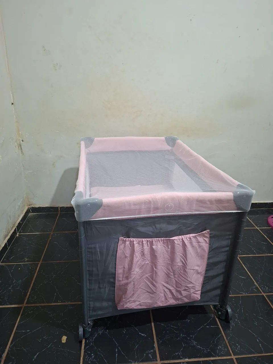 Berço portátil em ótimo estado,usado poucas vezes. Compacto e ideal para qualquer lugar, - Foto 3