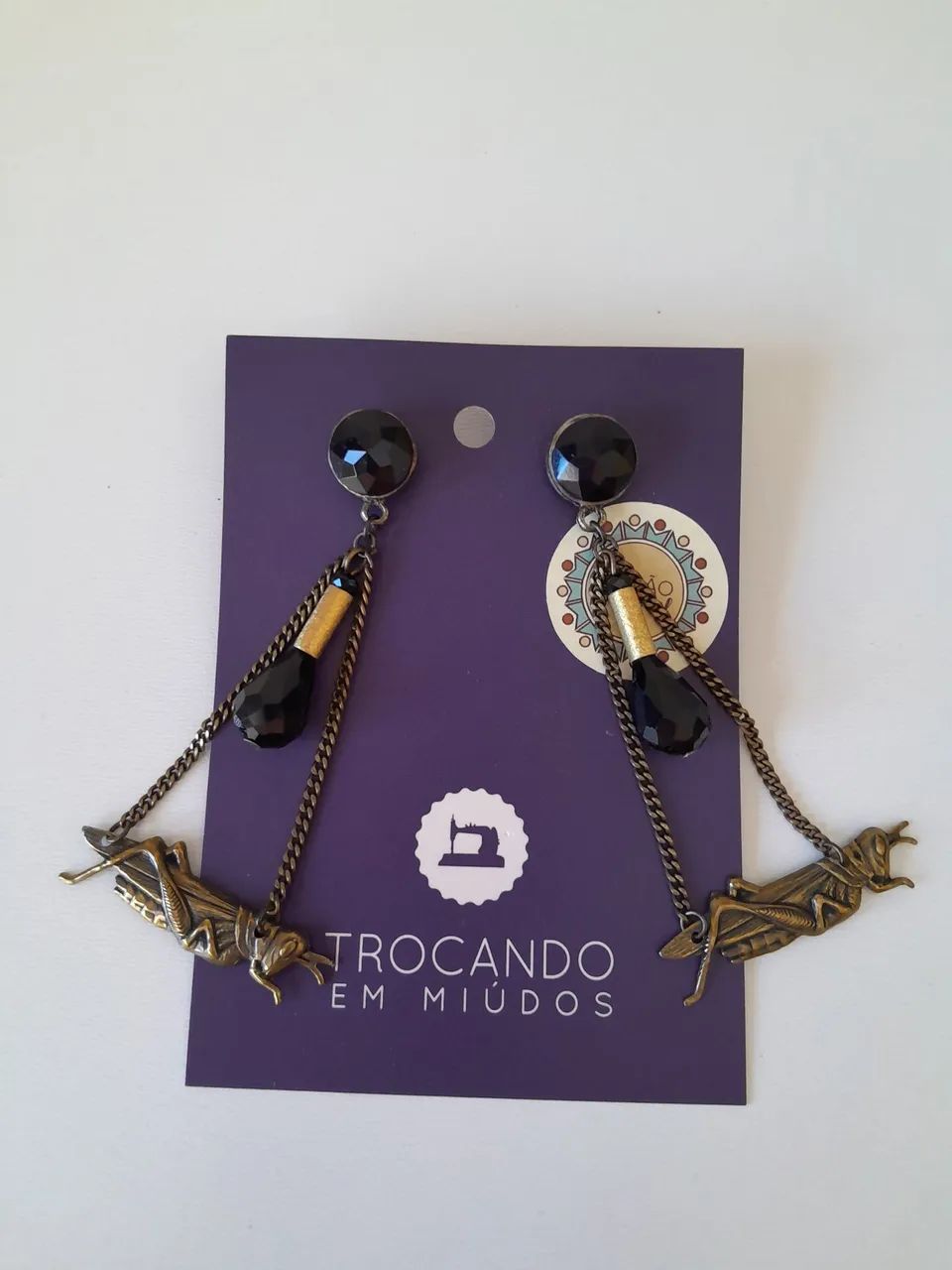 Brincos da série insetos.