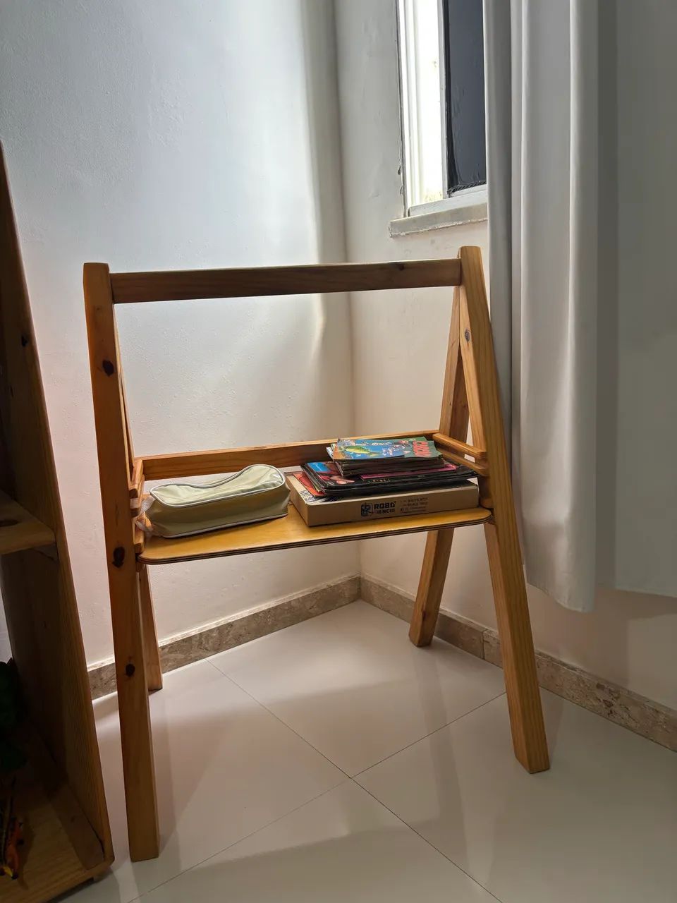 Escrivaninha infantil 