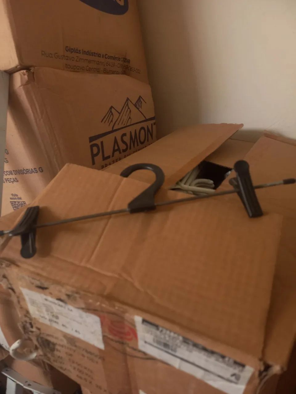Vendo araras cabides e mostruário de loja