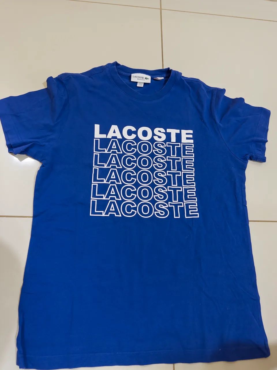 Camiseta Lacoste azul em perfeito estado P