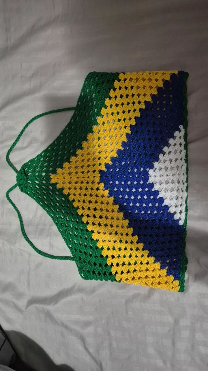 Blusinha/Cropped do Brasil de crochê 