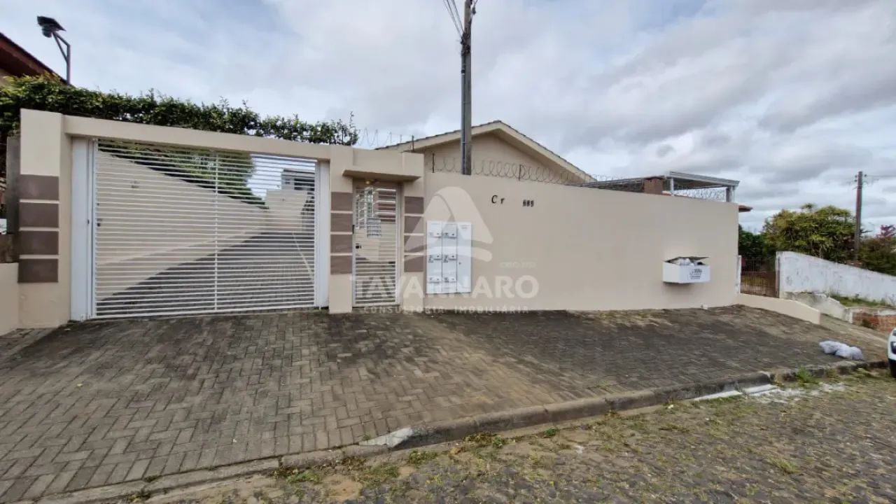 Excelente Casa em Uvaranas com 3 quartos.
