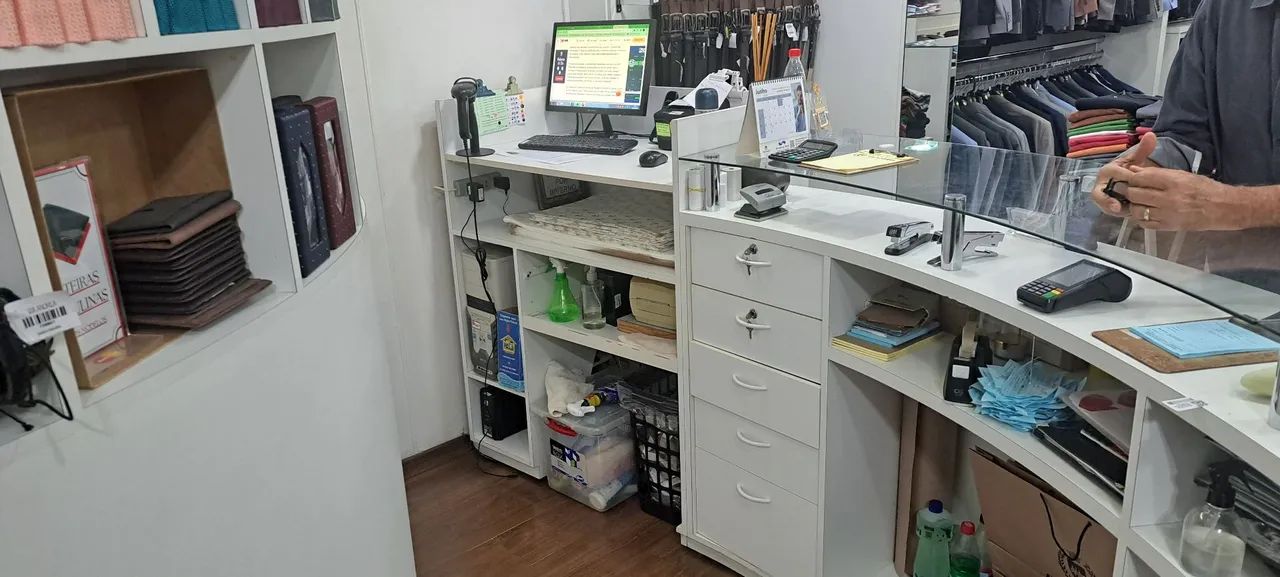 BALCÃO DE CAIXA E PACOTES C/VIDRO - Foto 4
