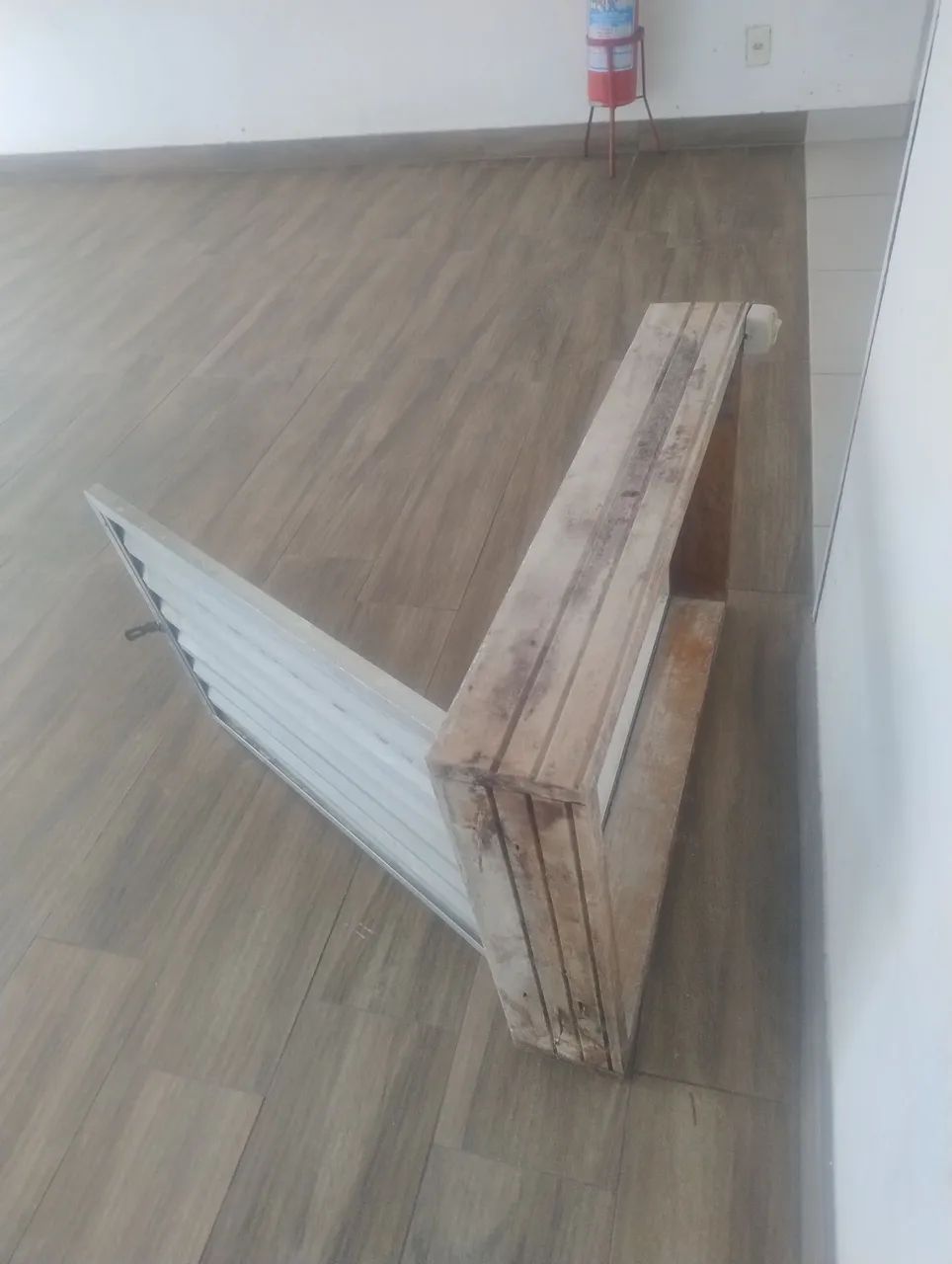 ESQUADRIA DE ALUMÍNIO COM COXONETE DE MADEIRA  - Foto 2