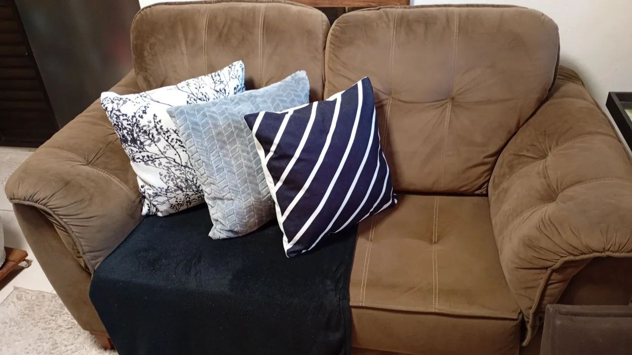 Sofá impermeável com pouco tempo de uso.