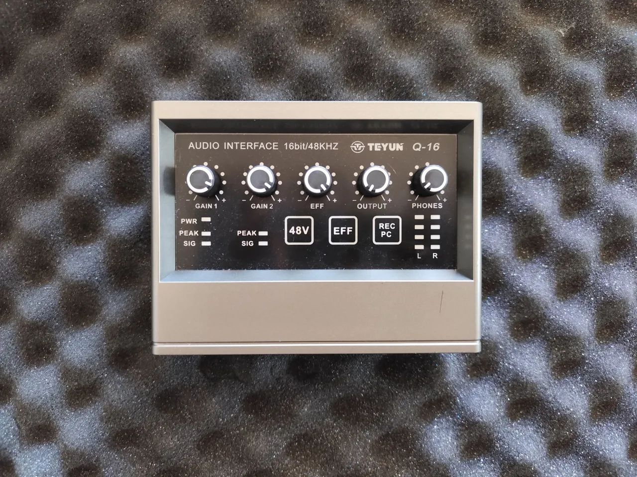 Interface de áudio Teyun NA CAIXA