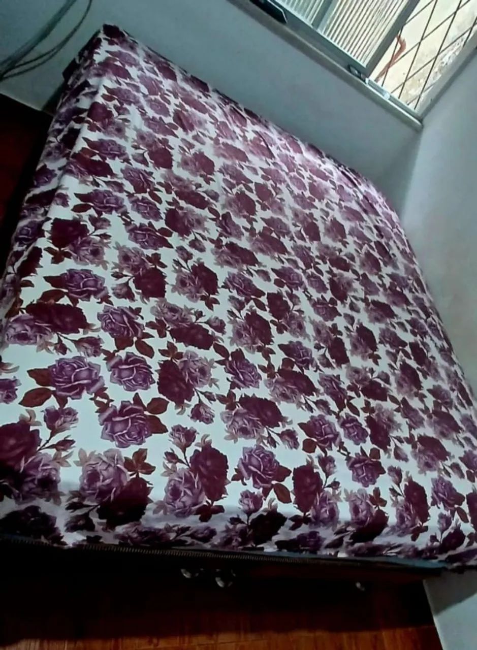 Cama queen c/ Colchão de molas ensacadas 