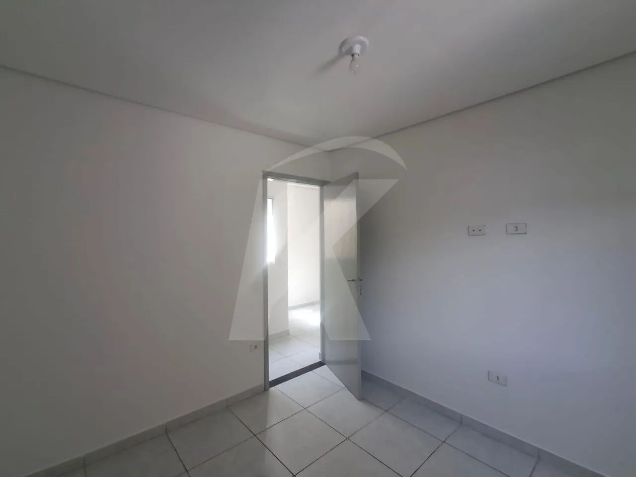 Apartamento com quarto, sala, cozinha, banheiro e área de serviço. - Foto 14