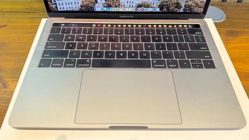MacBook PRO Touch Bar A1706 I5 3.1 Mem 8gb Ssd 512 C/ Caixa - Foto 2