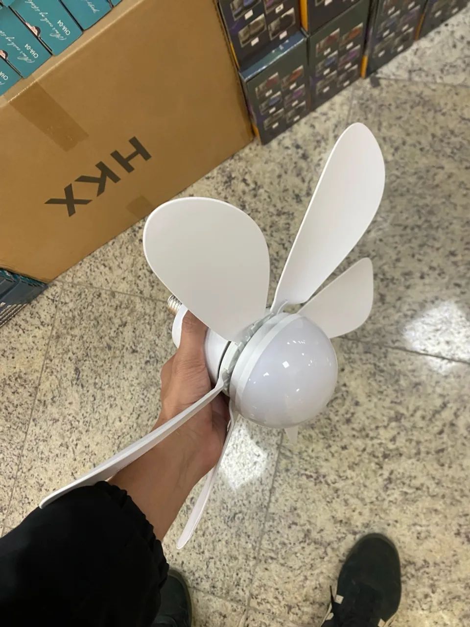 Ventilador com controle e luz inclusa - Foto 3