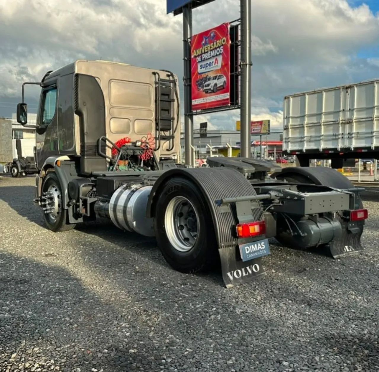 Volvo VM310 - ano 2010 - impecável  - Foto 4