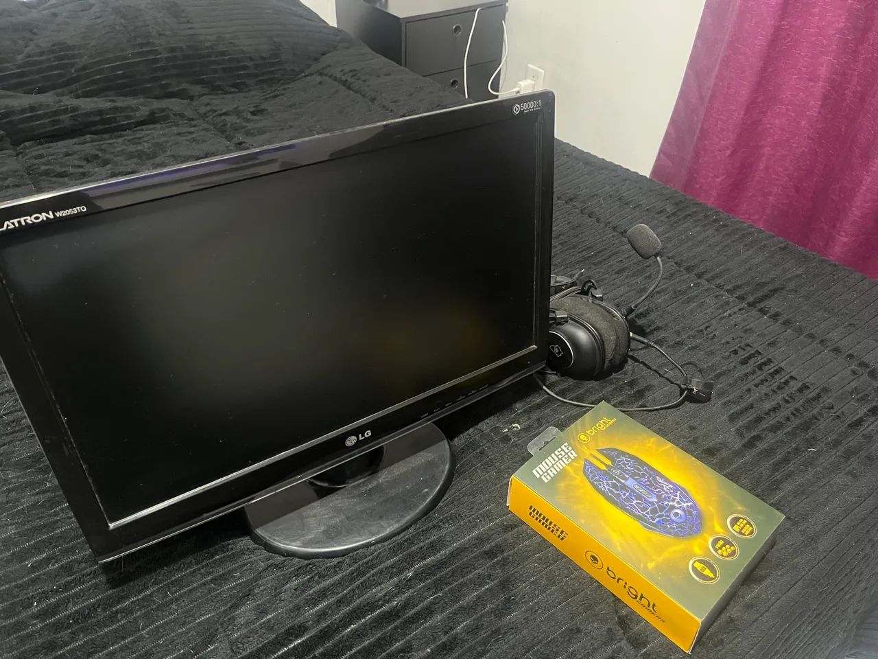 Monitor 21 polegadas vga hdmi com brindes