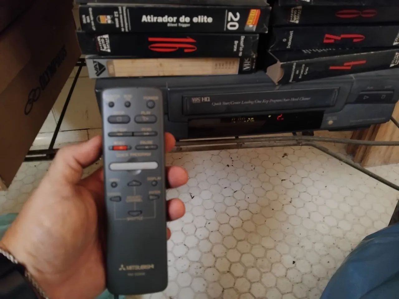 Videocassete Mitsubishi( funcionando)VHS HQ + 20 Fitas VHS - Foto 3