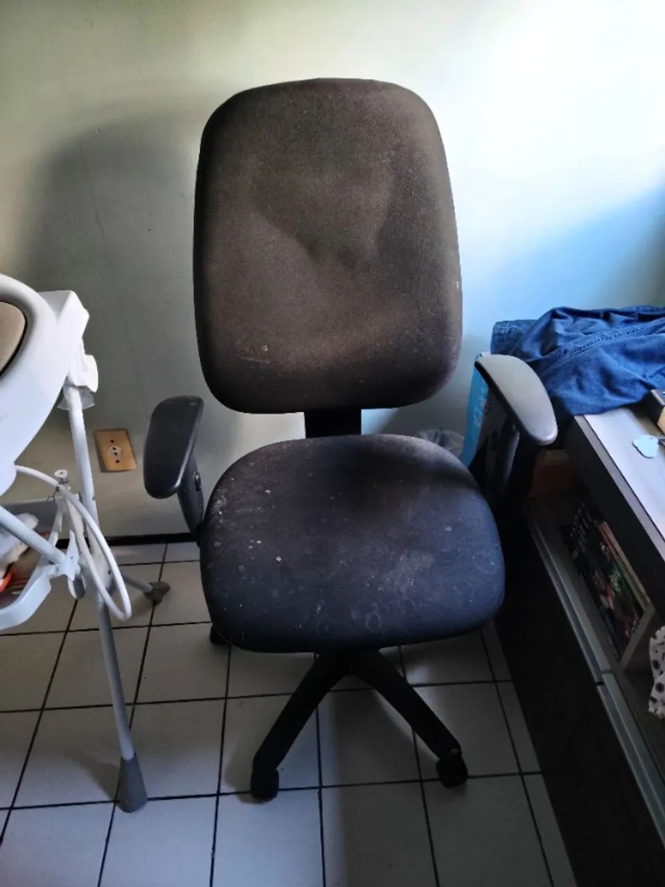 Cadeira de escritório impecável  - Foto 4