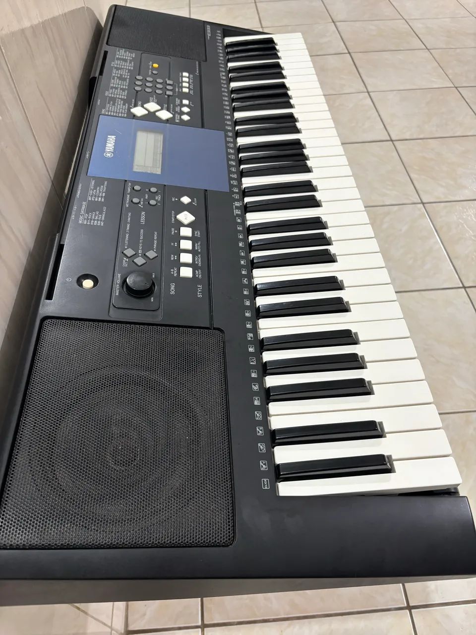 Teclado YAMAHA PSR-E333 - Instrumentos musicais - Barroso