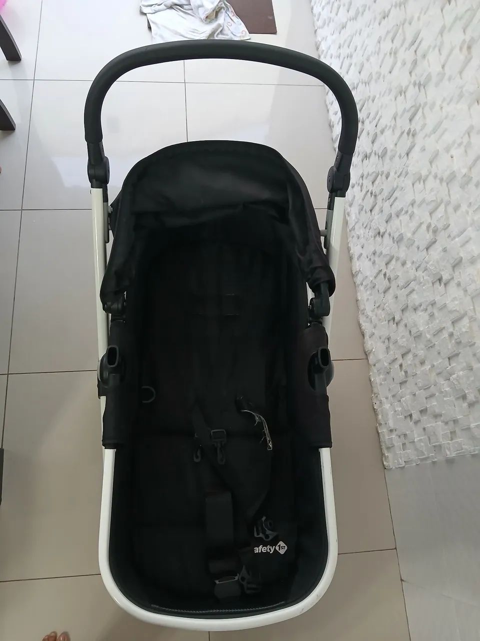 Carrinho de Bebê Moisés Safety 1S Com Bebê Conforto e Base