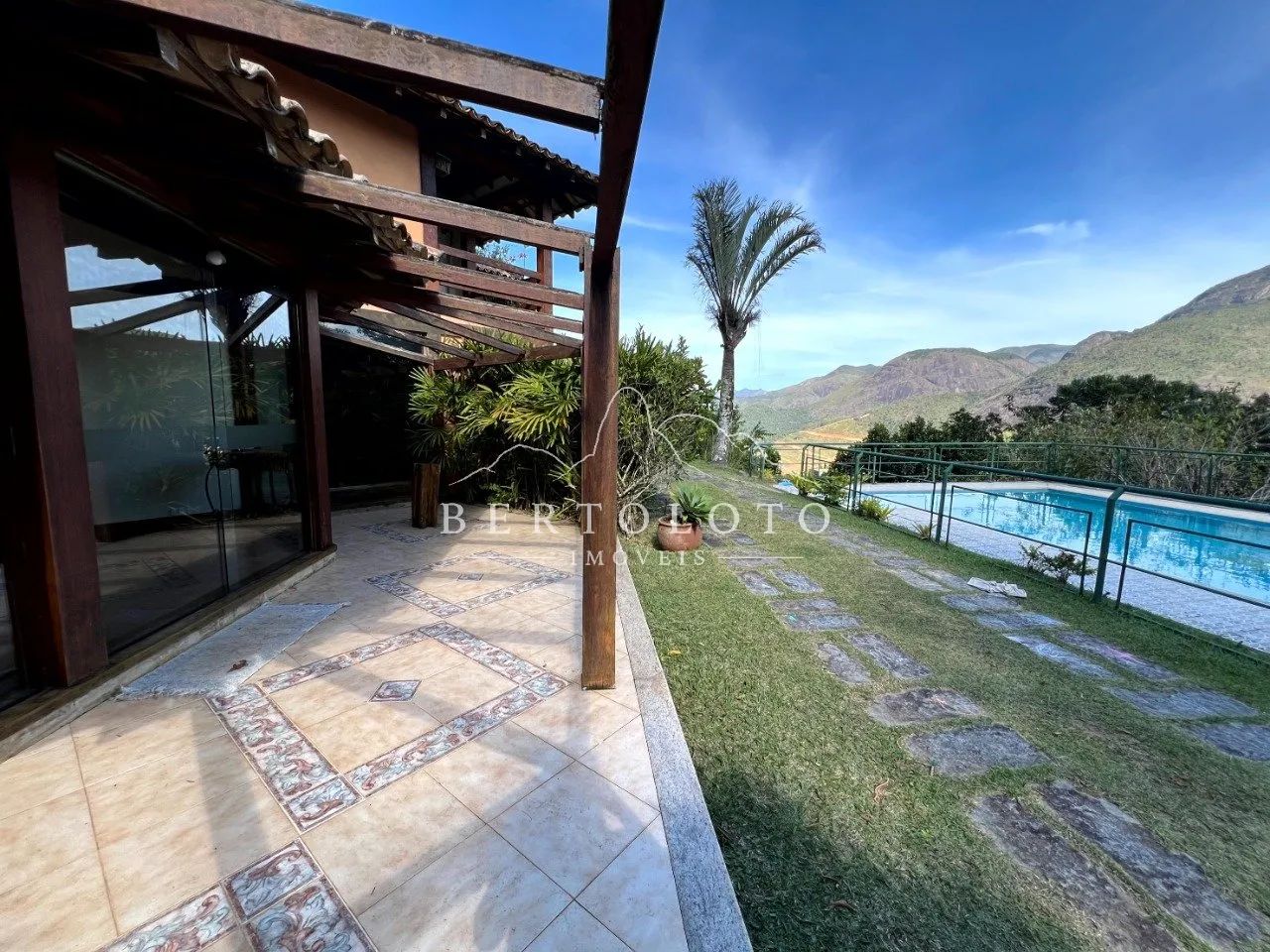 Casa com 5 suítes, chalé de hóspedes e lazer completo - Foto 4