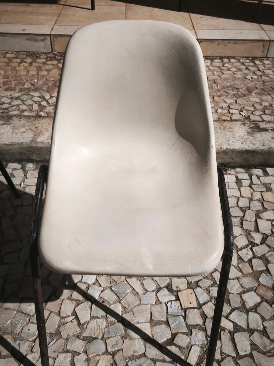 Lote de Cadeiras Fixas Empilháveis (Ideais p/ Igrejas e Auditórios) - Foto 2
