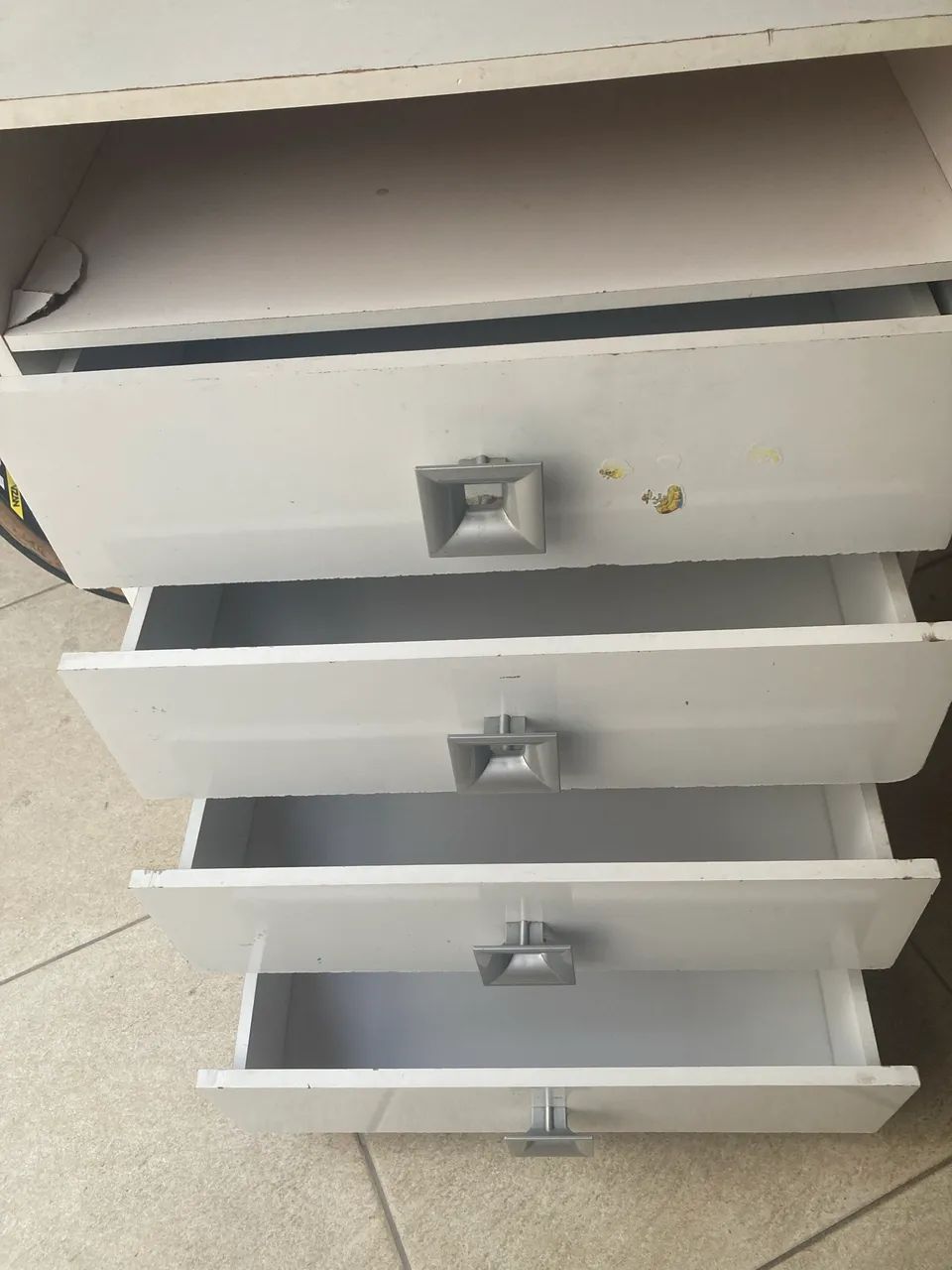 Cômoda 4 gavetas 
