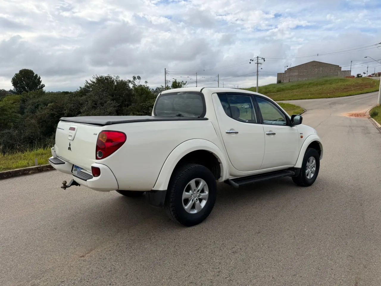 Mitsubishi L200 Triton HPE 3.2 CD TB Int.Diesel Aut, foto 4 de 10