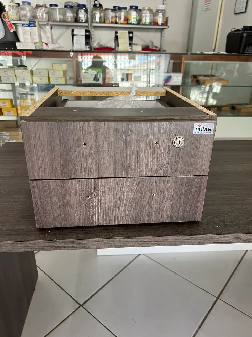 Mesa diretor para escritório cor marrom MDP  - Foto 4