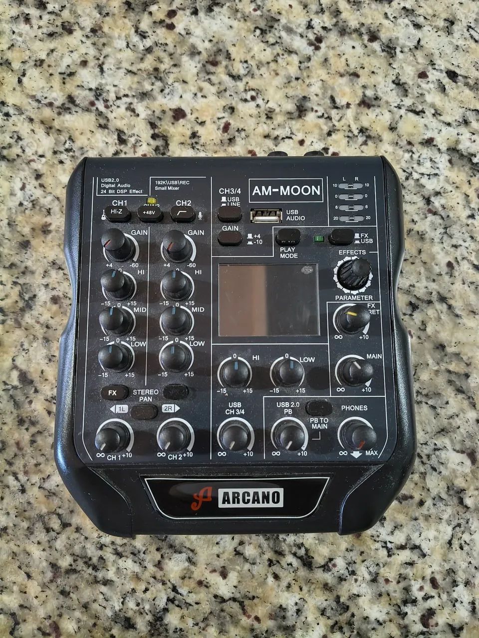 Mesa interface de áudio AM-MOON Arcano