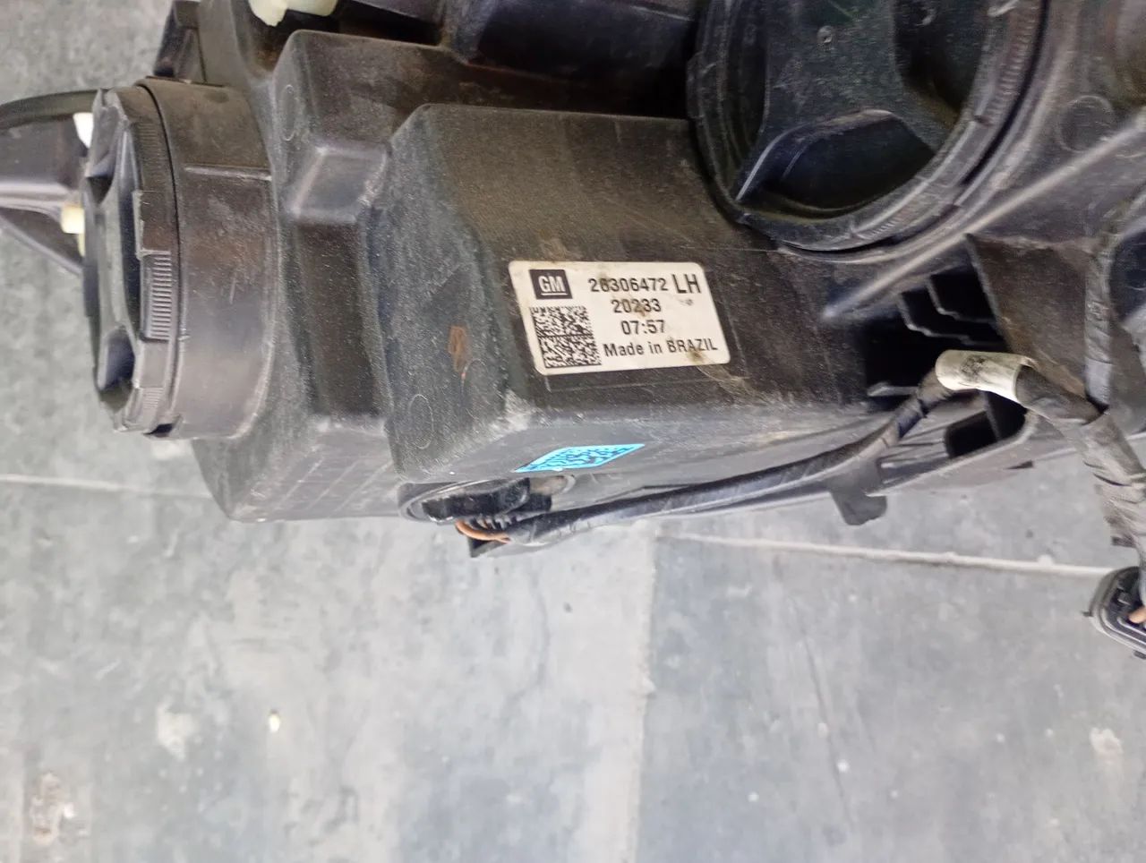 Farol do Tracker 2019 2022 2025 lado esquerdo original  - Foto 5