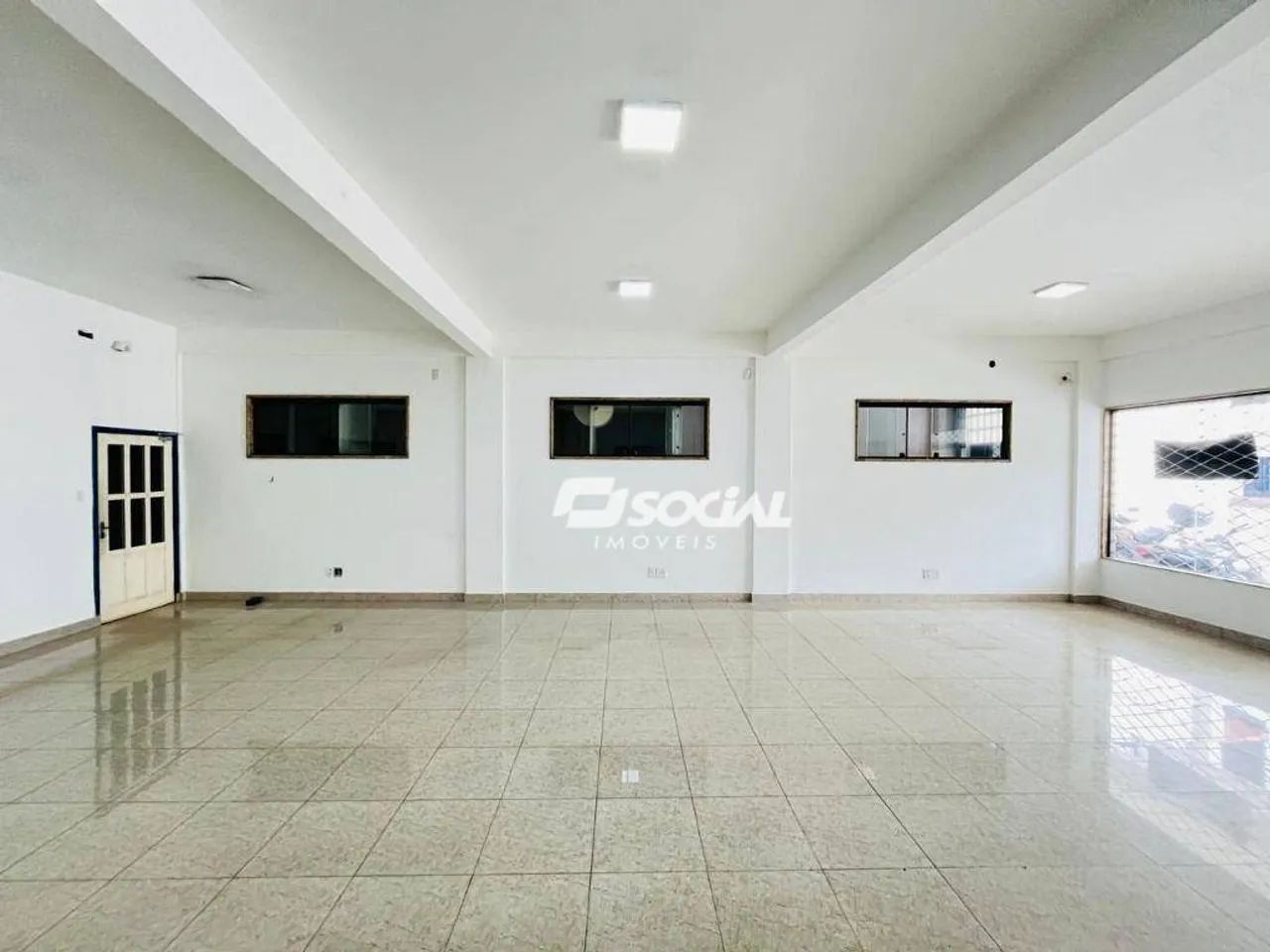 Ótimo predio comercial para locaçao, com amplo espaço interno e localizaçao comercial priv - Foto 3