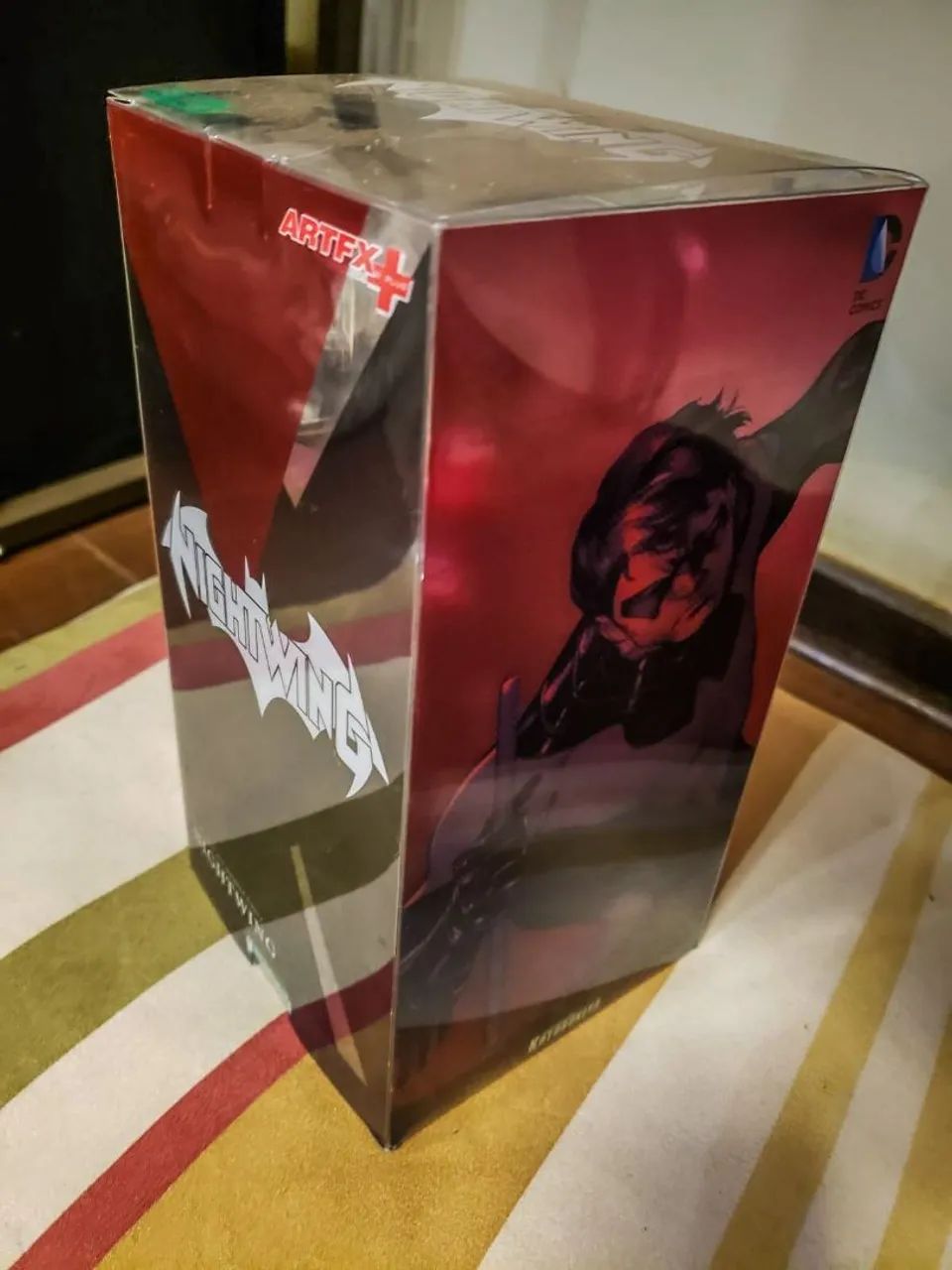 Estátua Kotobukiya Nightwing 1/10 tipo Iron Studios  - Foto 4