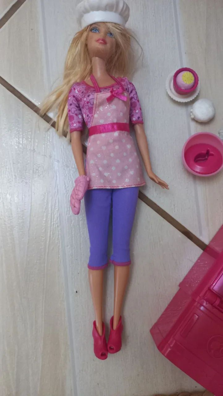 Coleção bonecas barbies confeiteira. - Foto 2