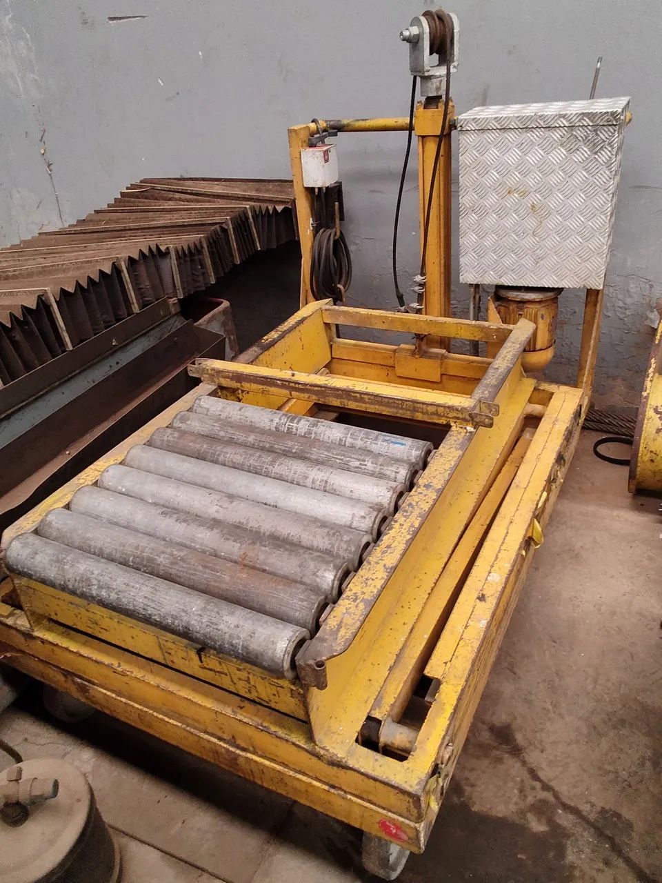 Carrinho com roletes 1500kg hidráulico 