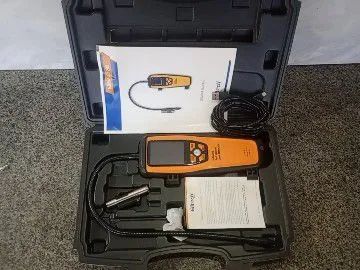 Detector de vazamento de fluido.