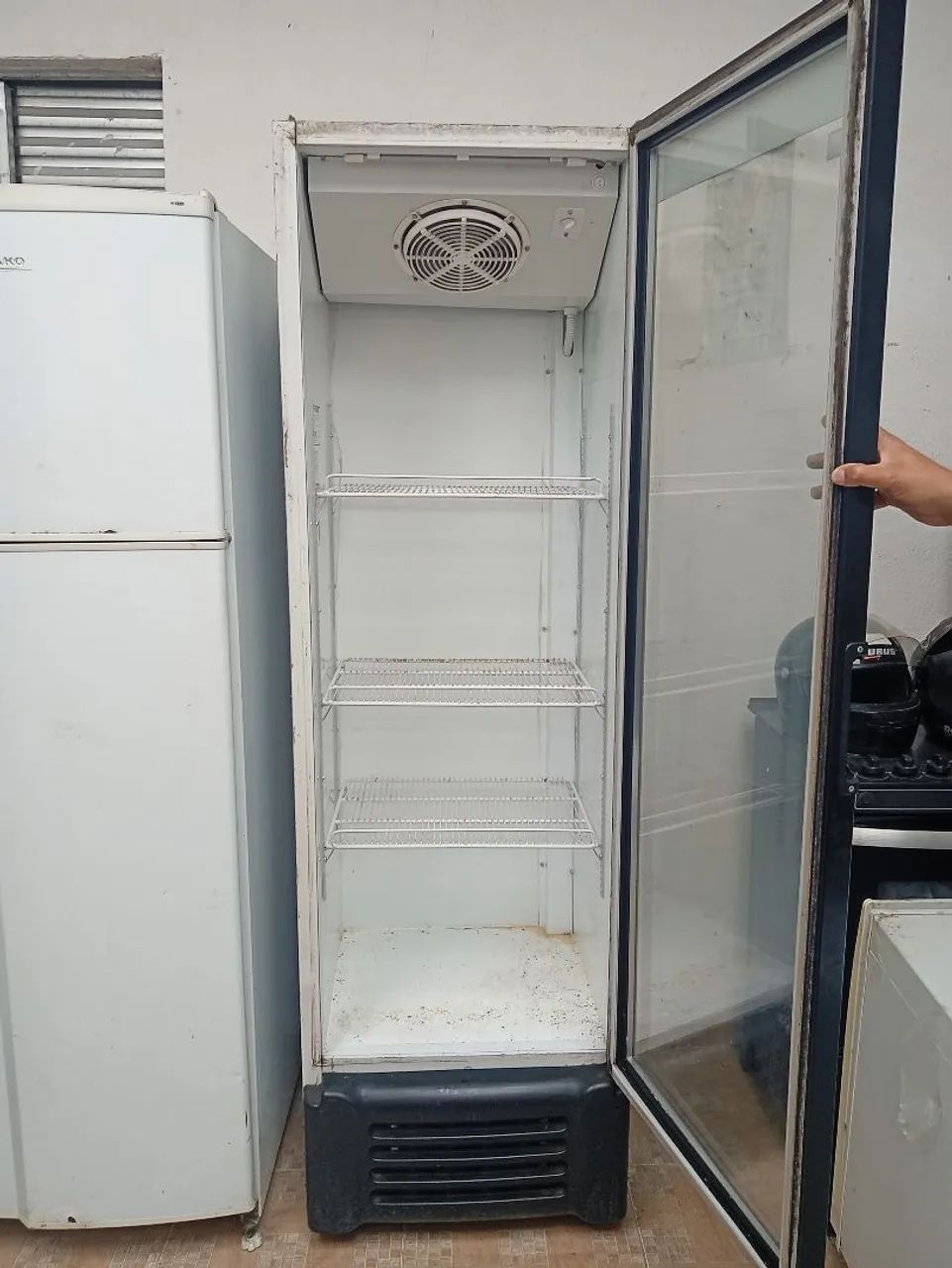 Cervejeira expositora , 220 voltz , em perfeito estado . - Foto 2