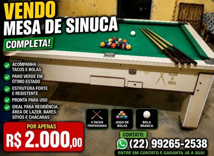 Mesa de sinuca completa com tacos e bolas numeradas 