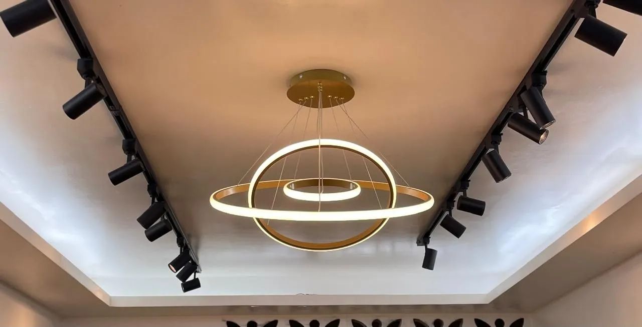 Luminária pendente 3 em 1 led bivolt anéis dourado. - Foto 2