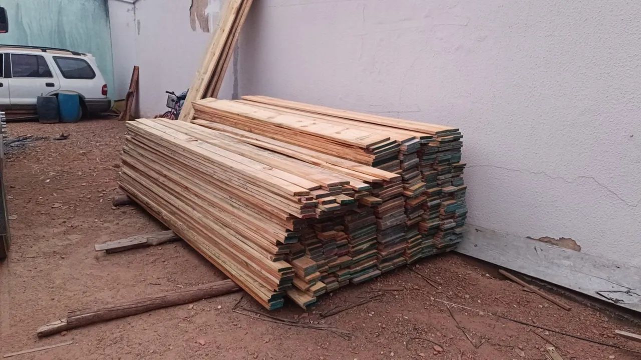 Tábua de pinus de 10cm Nova(3mt comprimento)