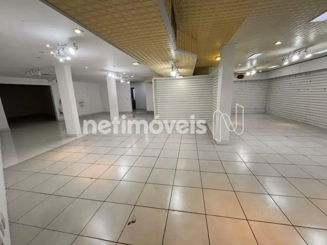 Loja com Mezanino  380m²; Linear mais 260m²; Mezanino. - Foto 4