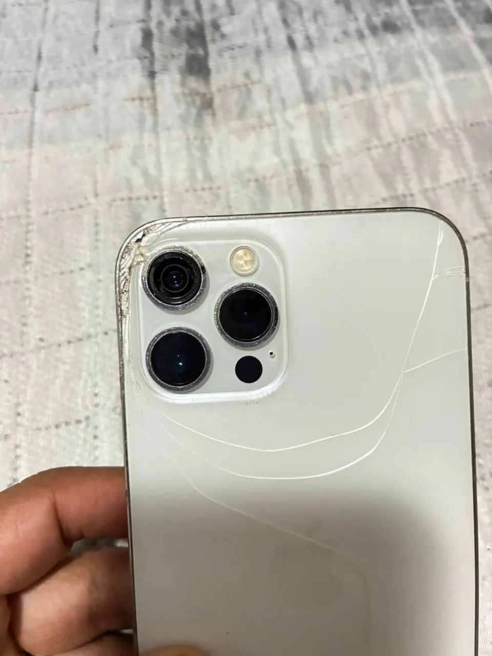 iPhone 12 ProMax 128gb - Tela Traseira quebrada - Foto 3