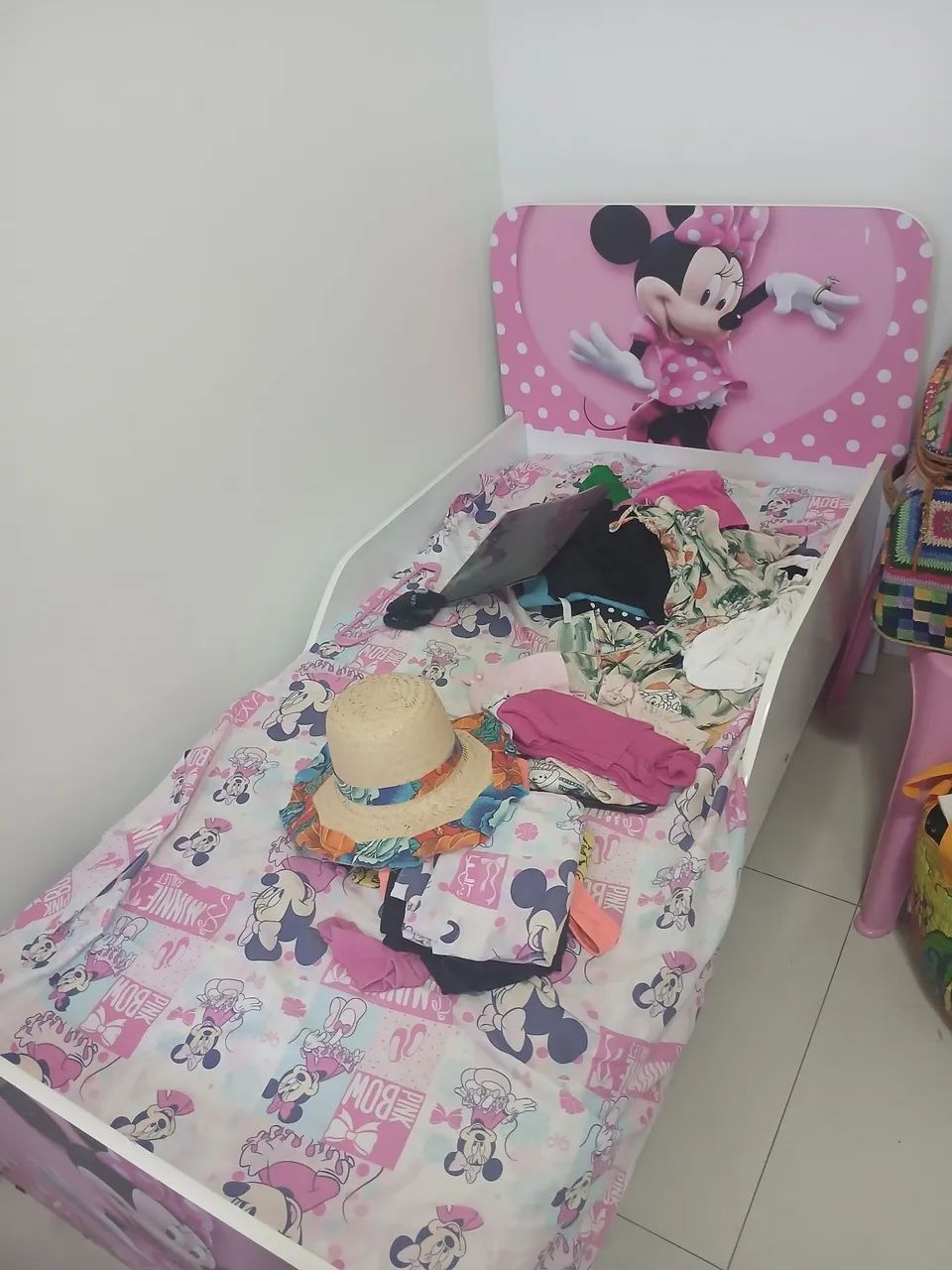Guarda roupa e cama infantil 