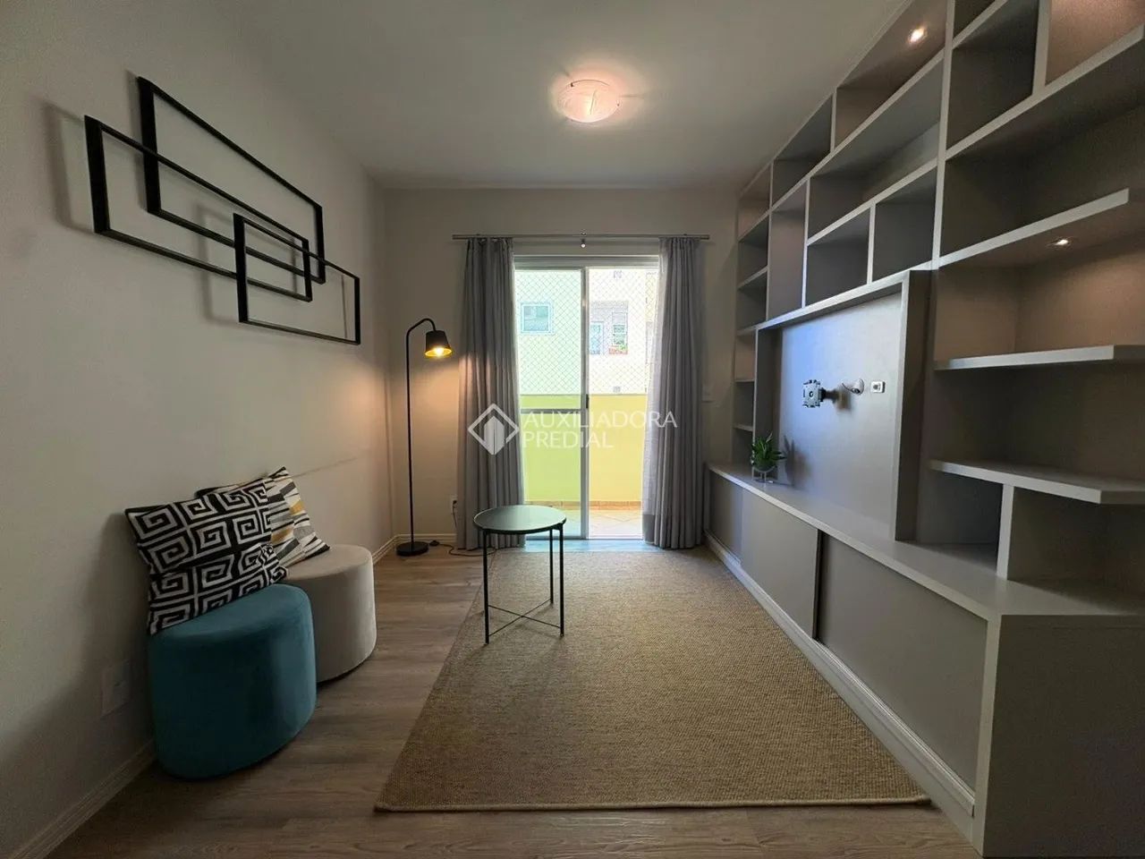 Apartamento mobiliado com 2 quartos para alugar pertinho da UFSC - Foto 2