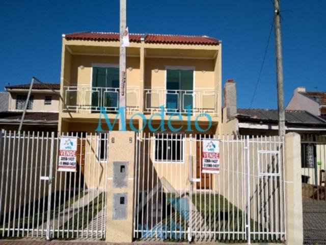 Sobrado, dois quartos, churrasqueira, quintal, estacionamento.