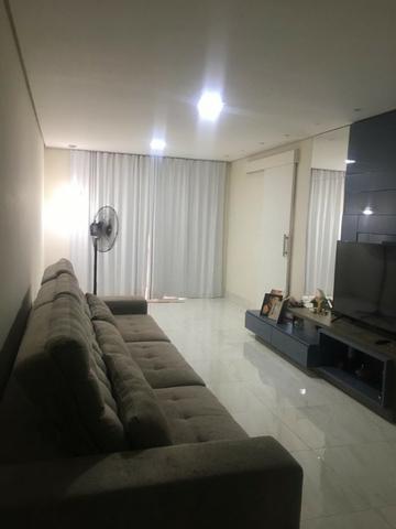 Casa térrea com moveis planejados, piso porcelanato, ar condicionado! - Foto 2