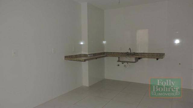 Apartamento novo no Centro com 3 quartos, varanda, 2 vagas de garagem - Foto 18