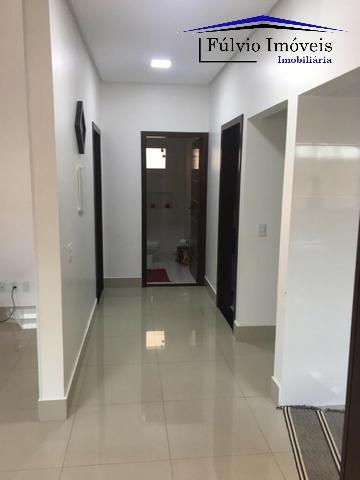 Excelente casa com 3 quartos, todos suítes, pé direito duplo e completa em armário! Única! - Foto 9