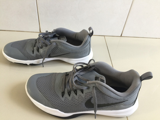 tenis nike legend trainer