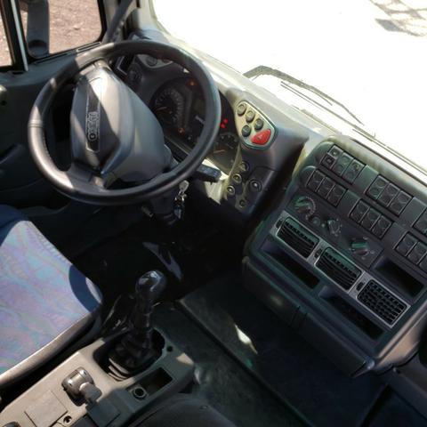 Caminhão Iveco Cursor 330 2011 4x2 (toco) - Foto 8