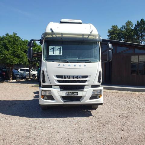Caminhão Iveco Cursor 330 2011 4x2 (toco) - Foto 2