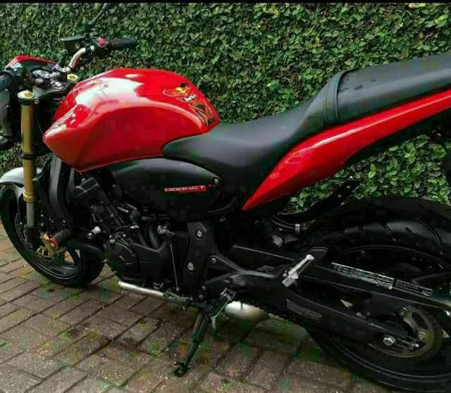 HONDA CB HORNET
